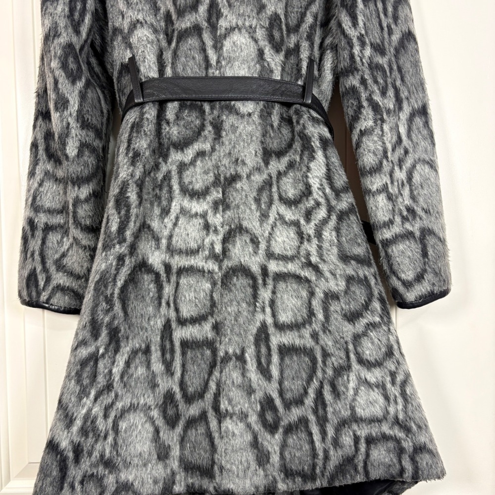 Diane Von Furstenberg Gray Leopard Faux Fur Coat Asymmetrical Shawl Collar L - Picture 14 of 16